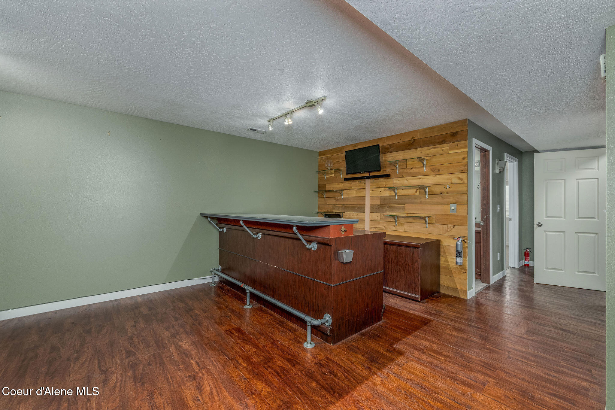 2644 N MACKENZIE DR