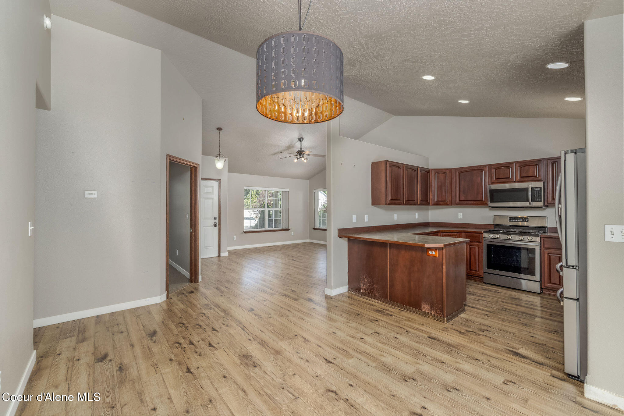 2644 N MACKENZIE DR