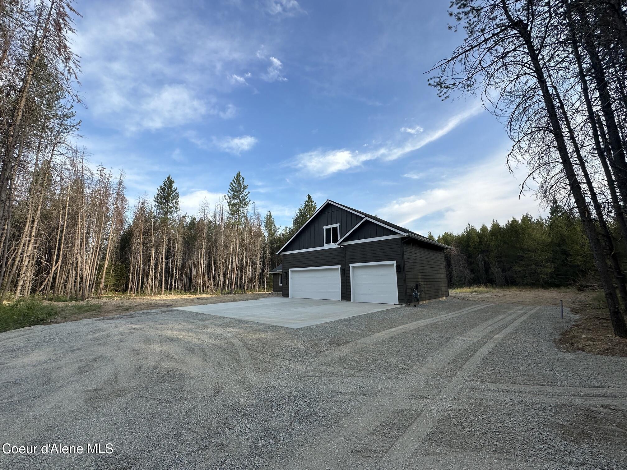 1691 E Silver Spur RD