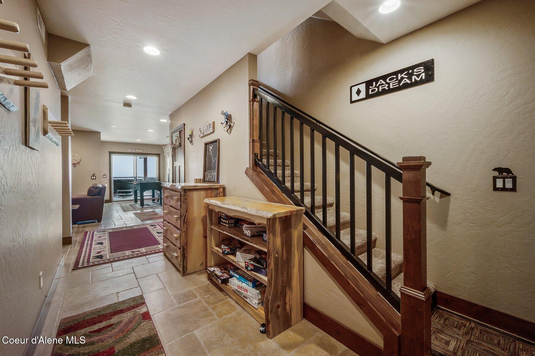153 Chutes LN