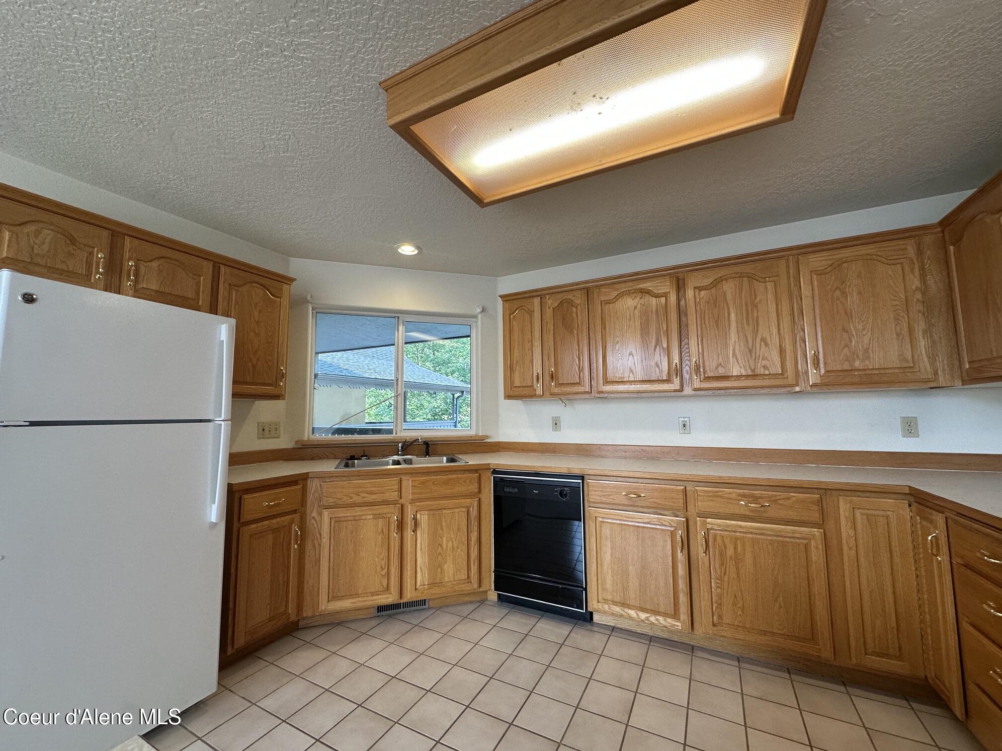 75 Silver Ridge CIR, 203