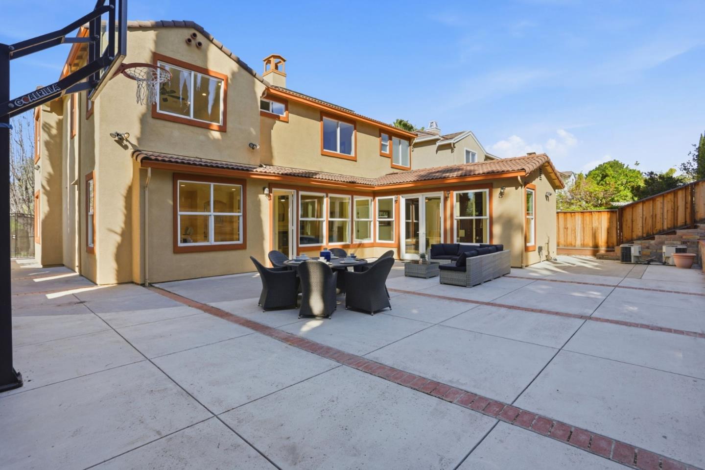 3946 Louvre Avenue
