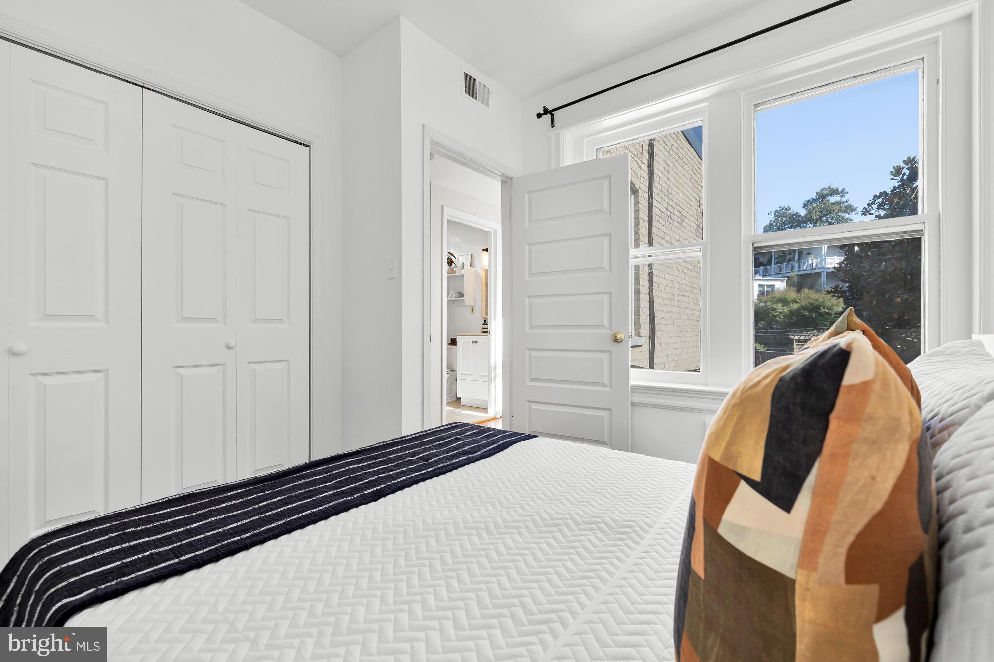 2339 Ashmead PLACE NW Unit: 4