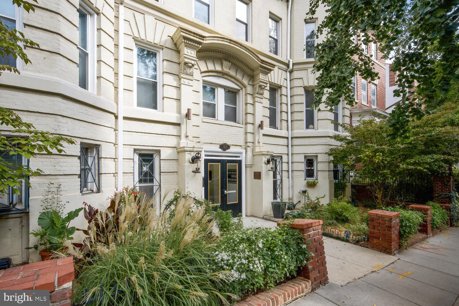 1831 Belmont ROAD NW Unit: 201