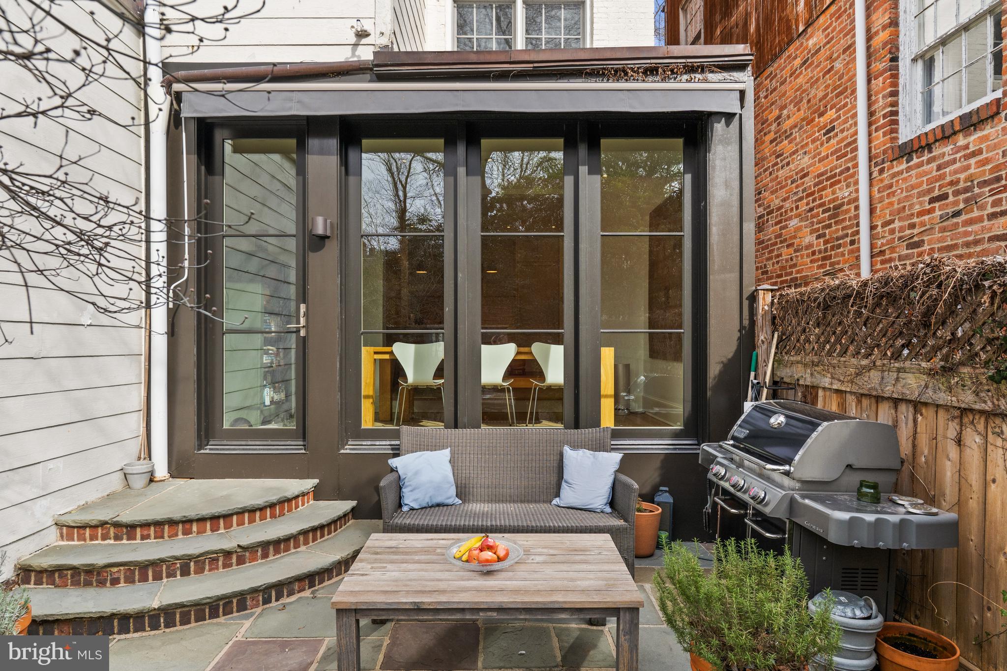 3040 P St NW