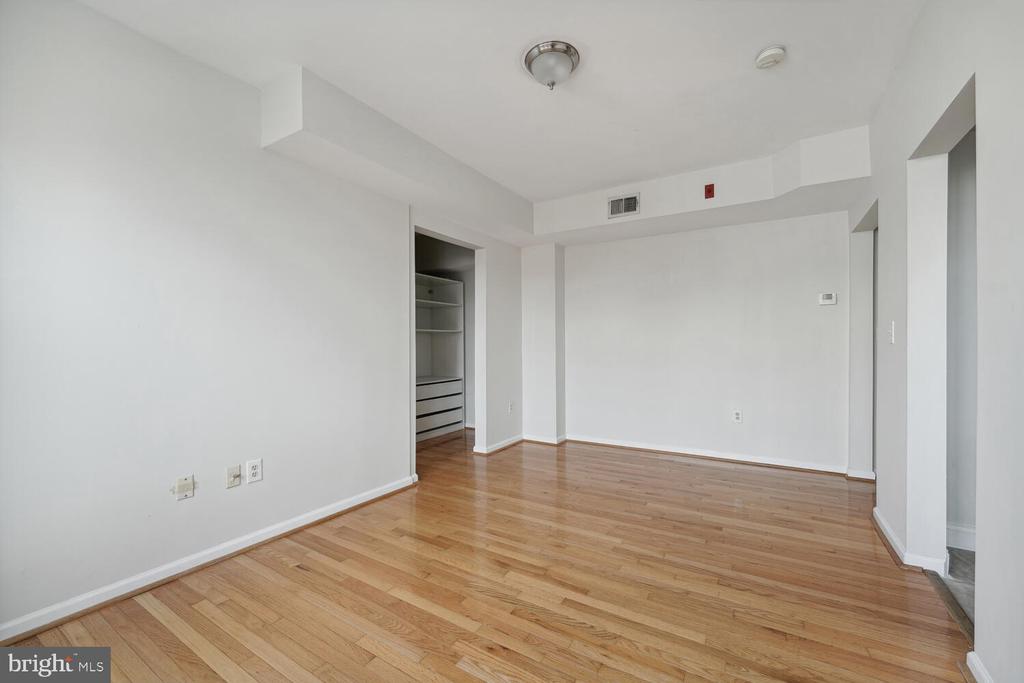 1458 Columbia Rd NW #300