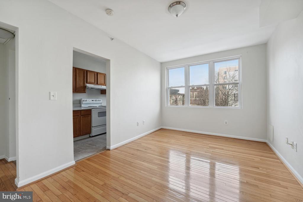 1458 Columbia Rd NW #300