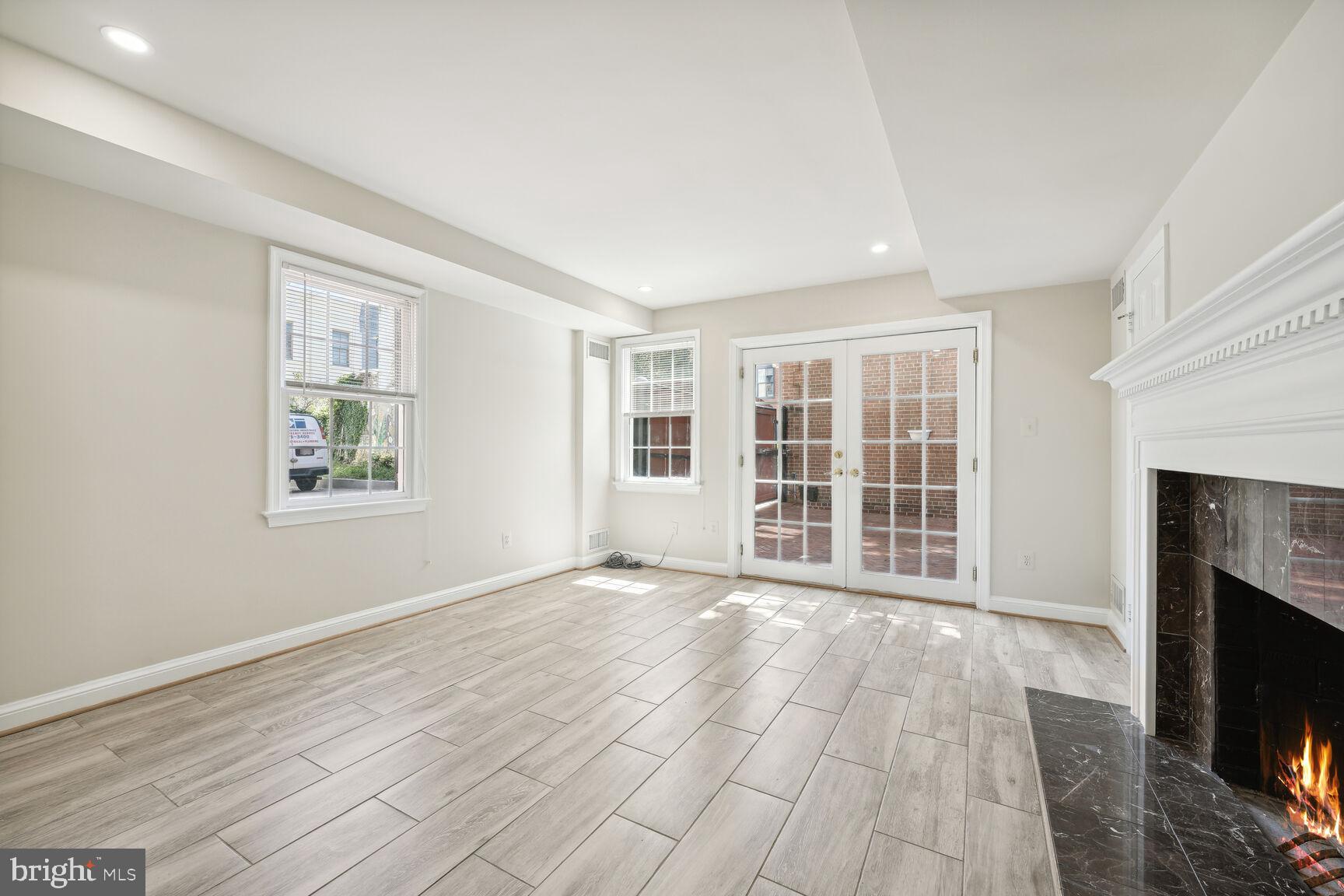 2522 QUEEN ANNES LN NW