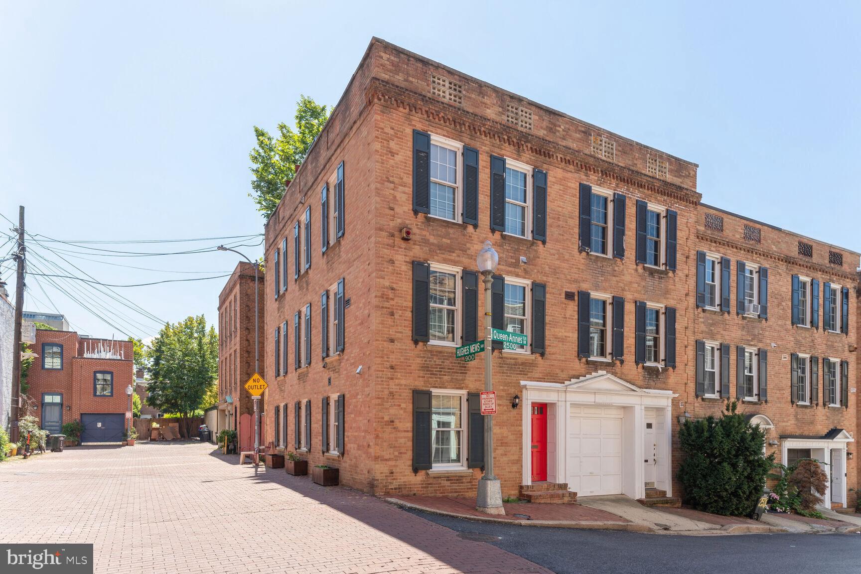 2522 QUEEN ANNES LN NW