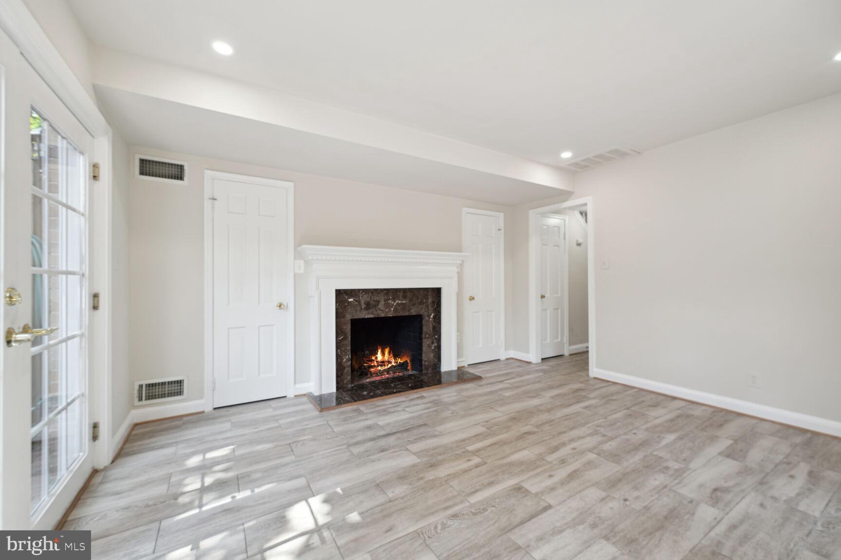 2522 QUEEN ANNES LN NW