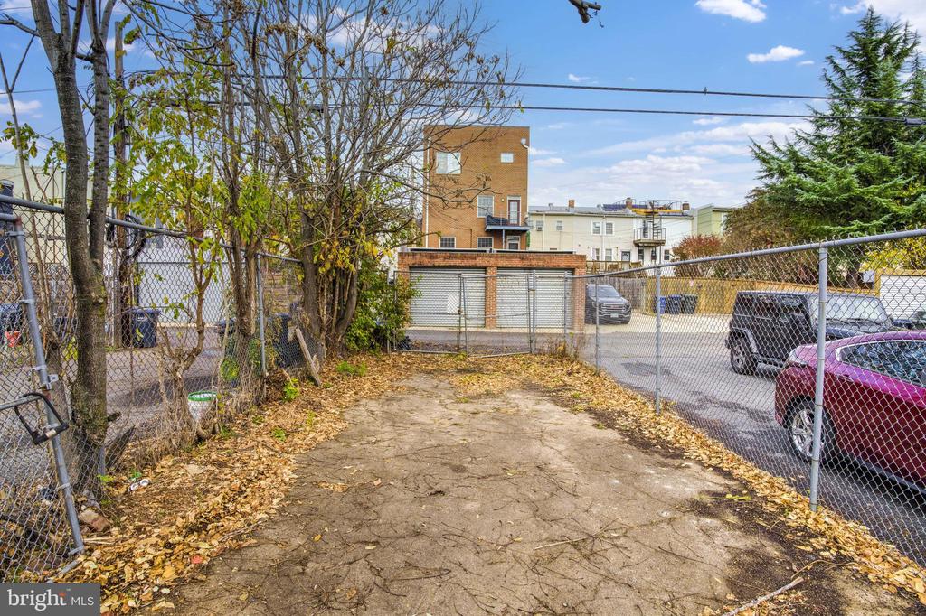 1214 FLORIDA AVE NE