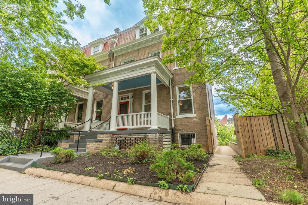 1644 Hobart St NW