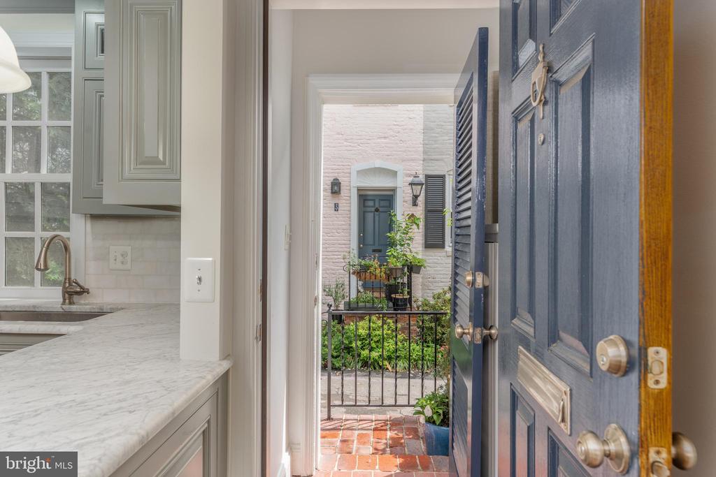 4 Pomander Walk NW