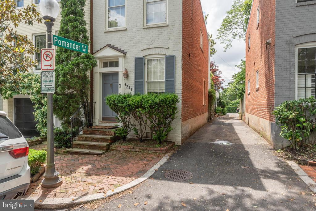 4 Pomander Walk NW