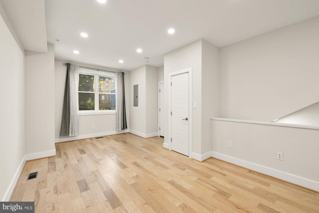 614 I ST NE #2