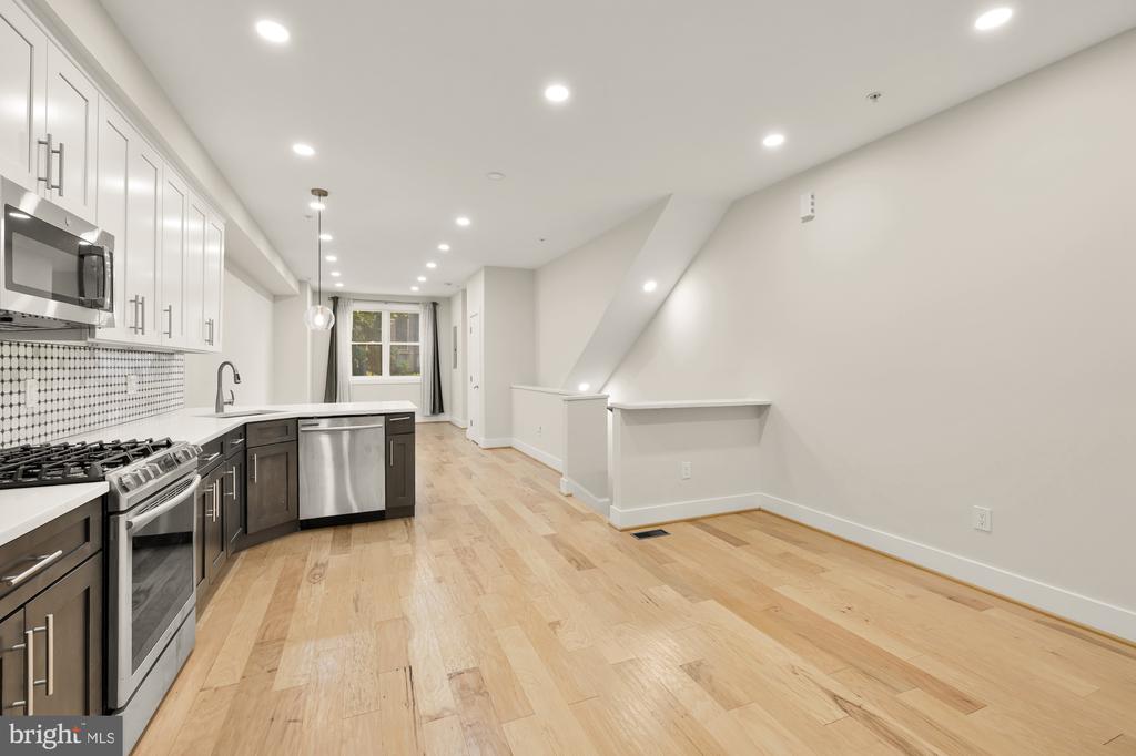 614 I ST NE #2