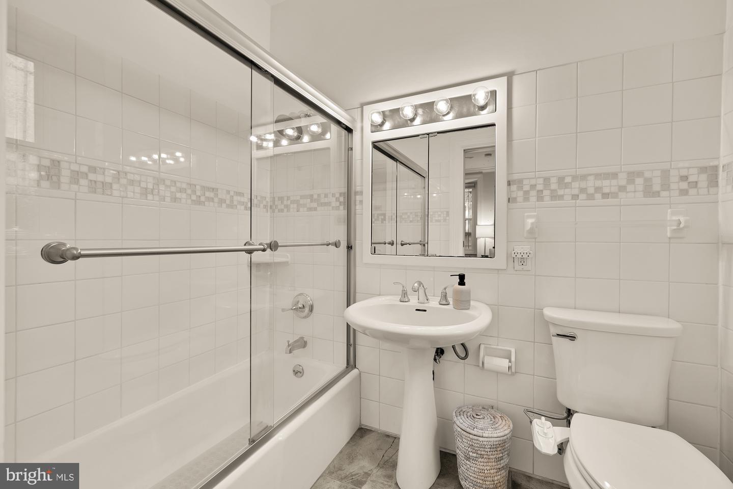 1901 Columbia Rd NW #105
