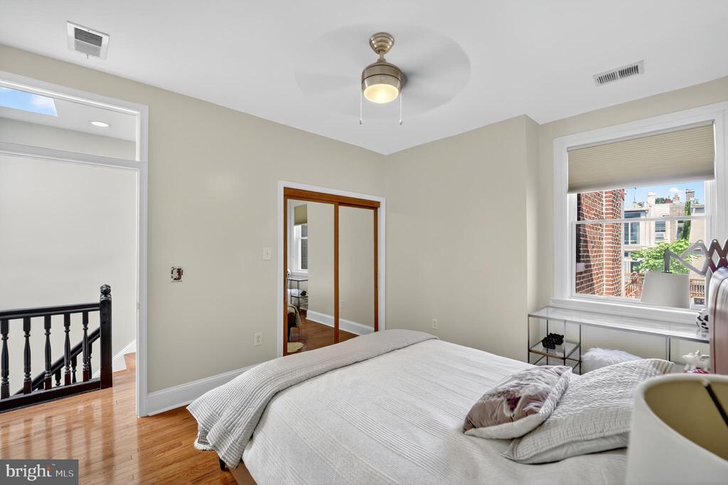 36 QUINCY PLACE NE
