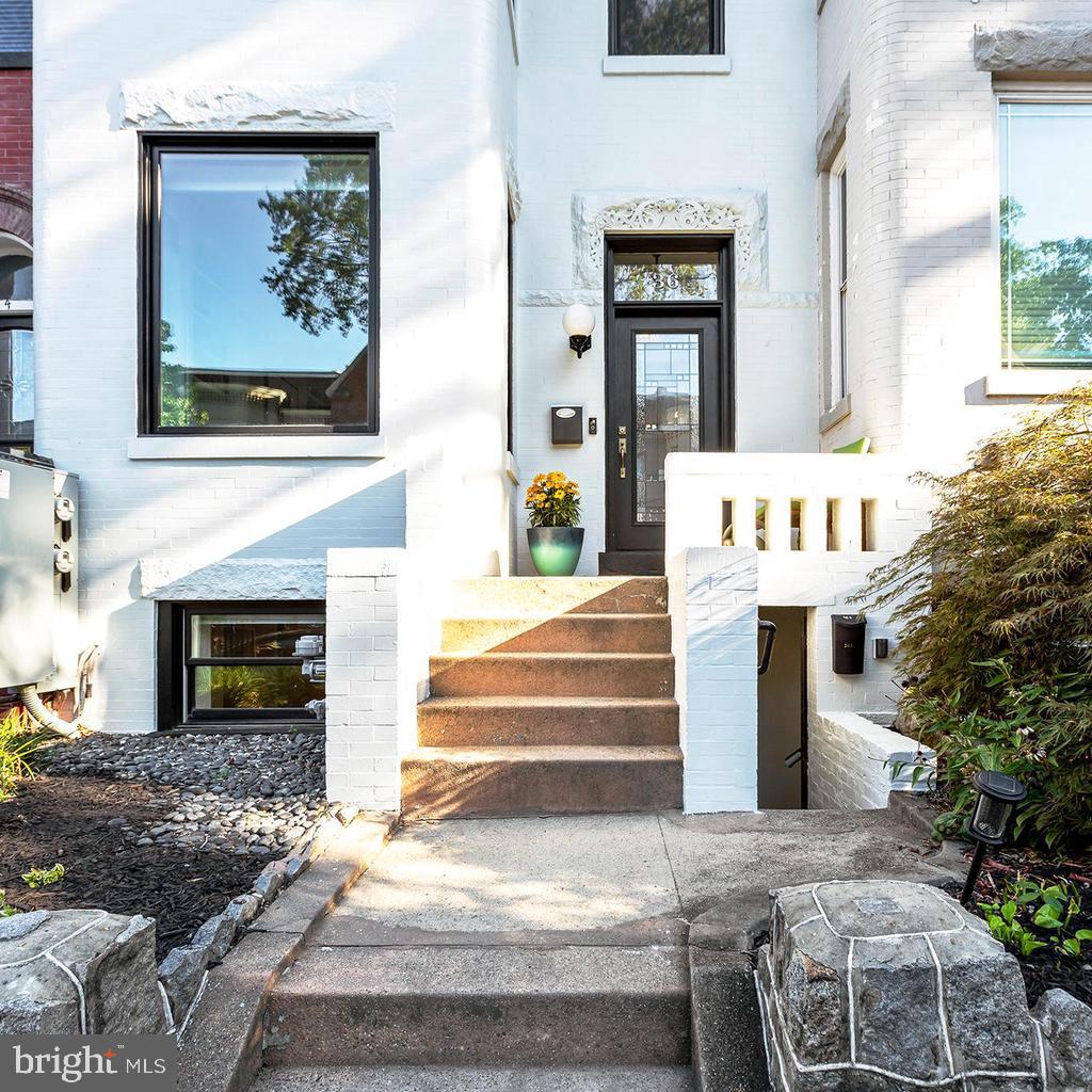 36 QUINCY PLACE NE