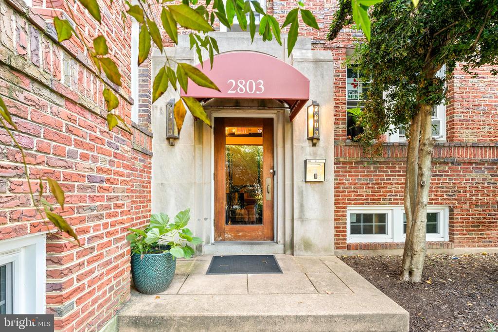 2803 CORTLAND PLACE NW 206