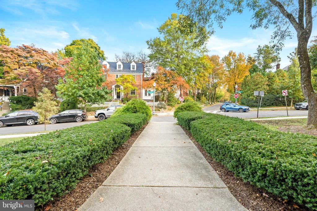 2803 CORTLAND PLACE NW 206