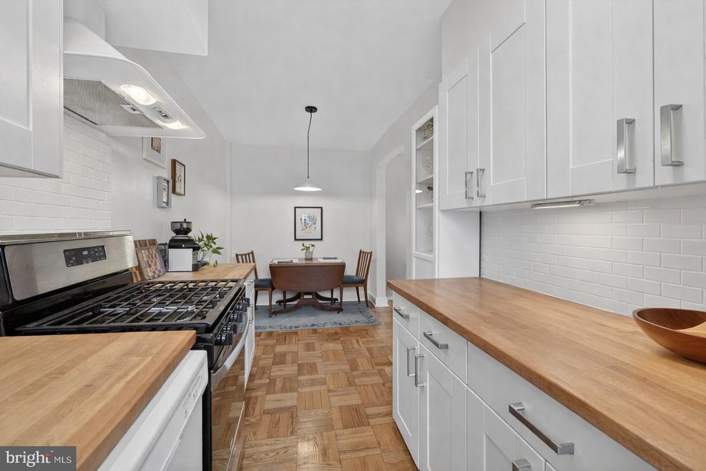 2803 CORTLAND PLACE NW 306