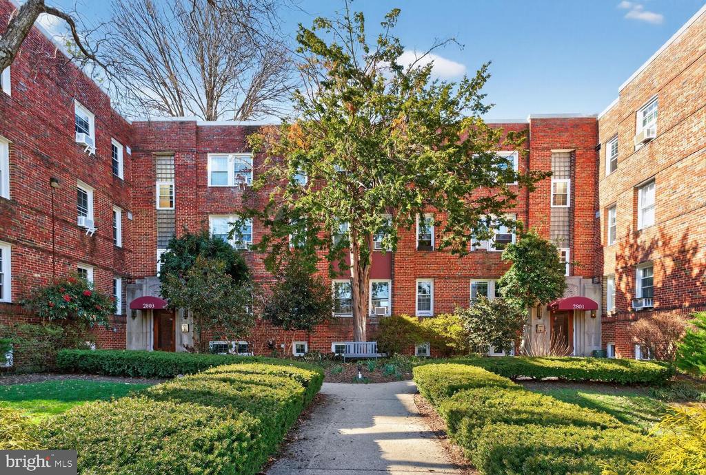 2803 CORTLAND PLACE NW 306