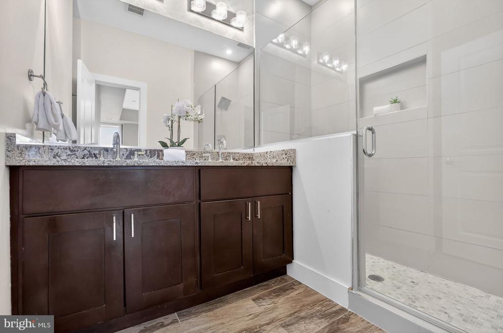 513 JEFFERSON STREET NW Unit: 1