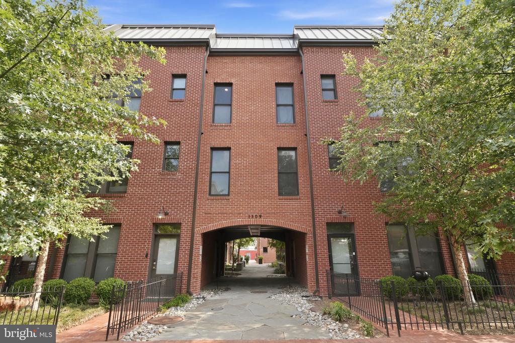 1309 E STREET SE Unit: 20