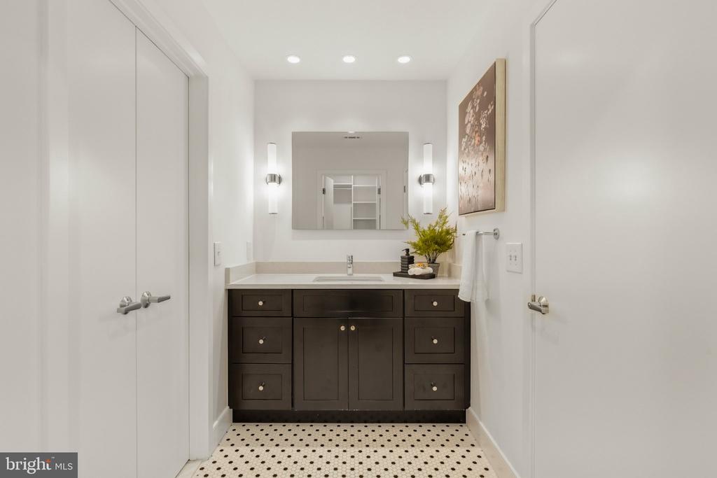 910 M STREET NW Unit: 601