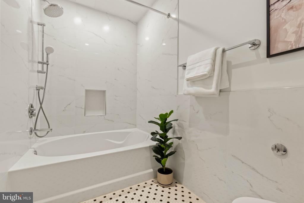 910 M STREET NW Unit: 601