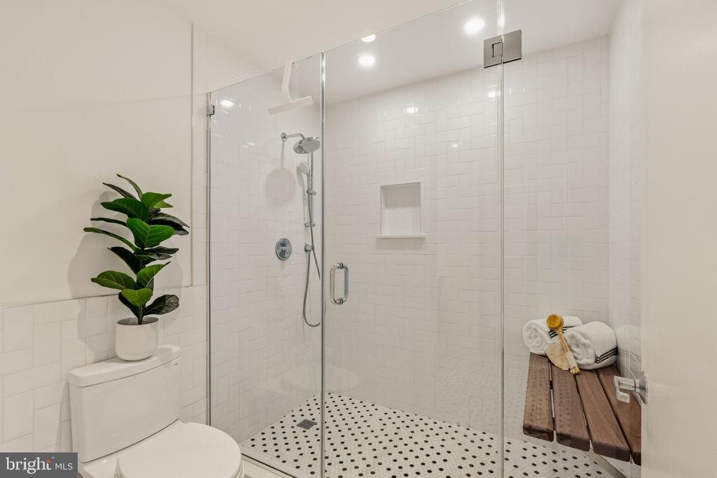 910 M STREET NW Unit: 601