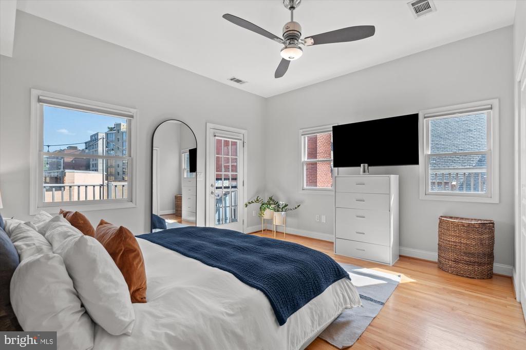 1407 15TH STREET NW Unit: 4
