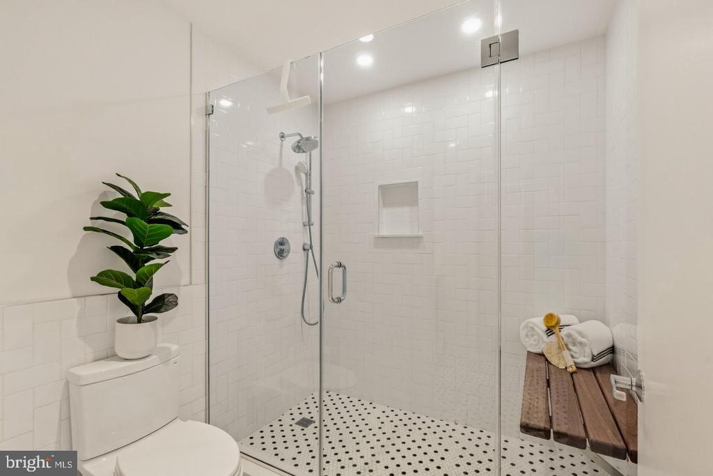 910 M STREET NW Unit: 601