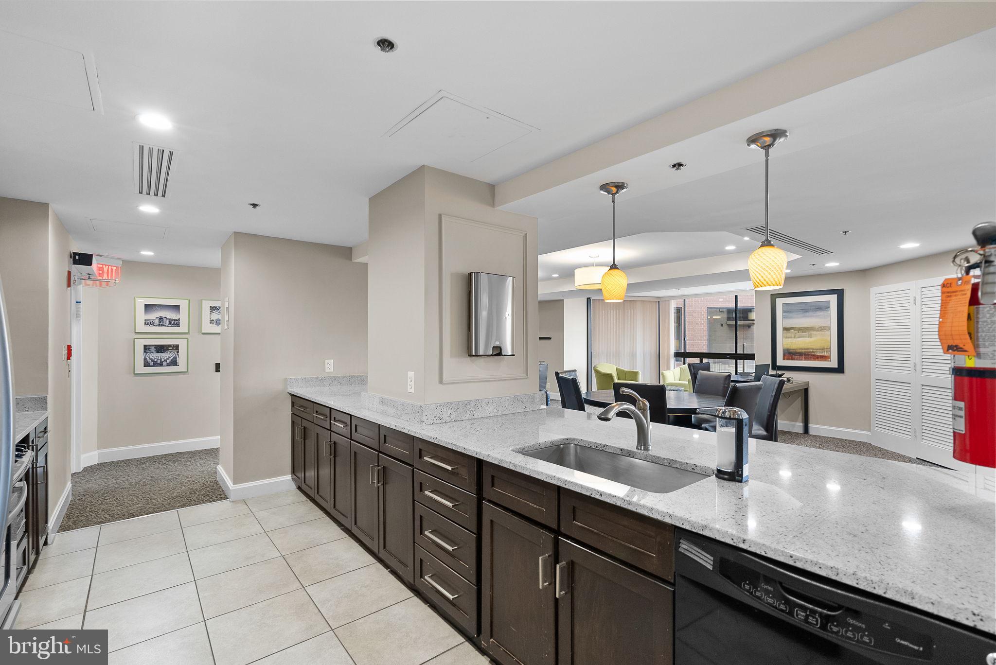 900 N Stafford St #1614