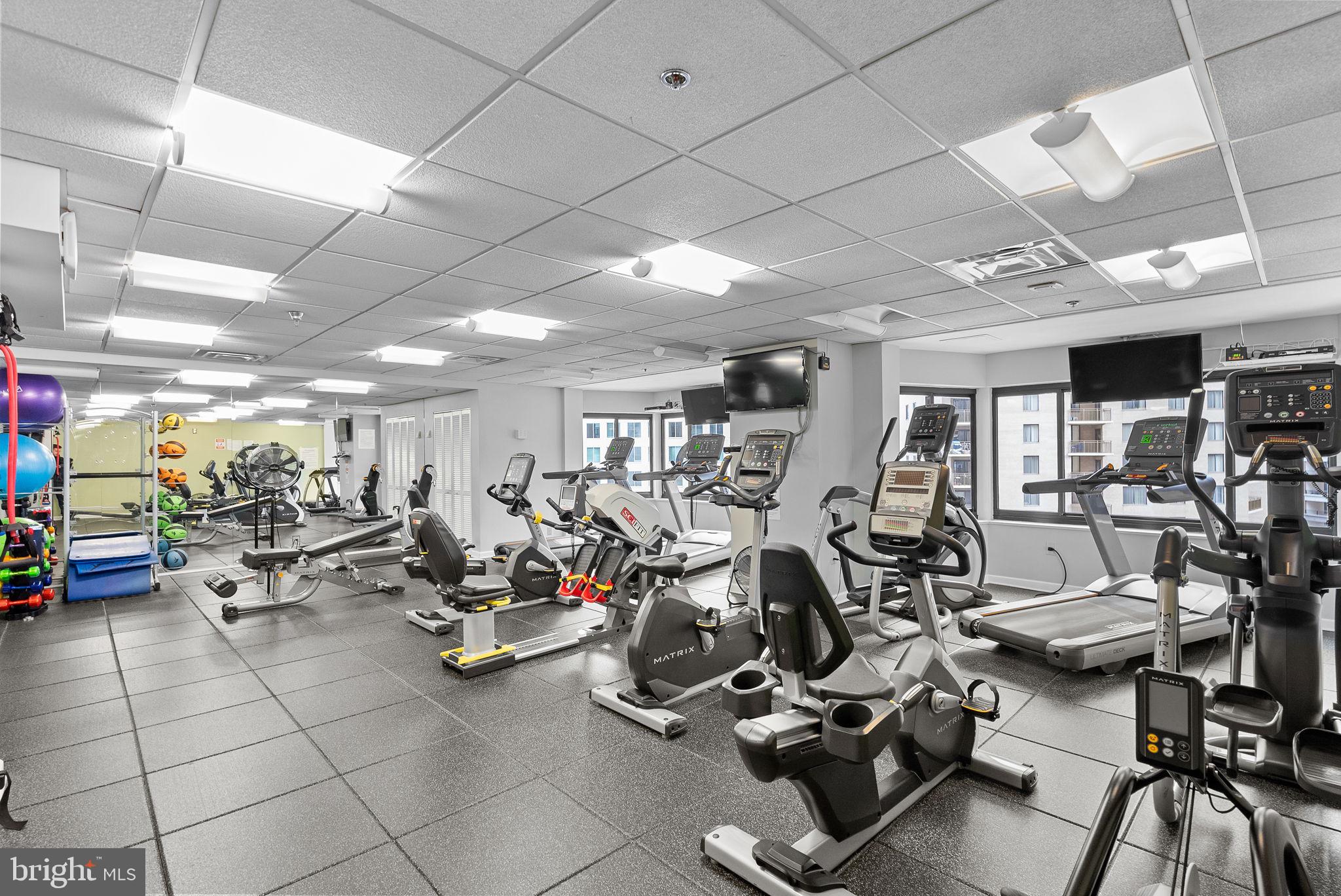 900 N Stafford St #1614