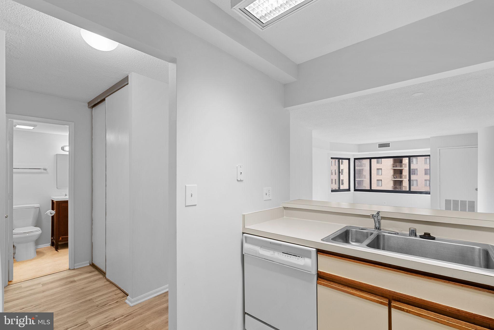 900 N Stafford St #1614