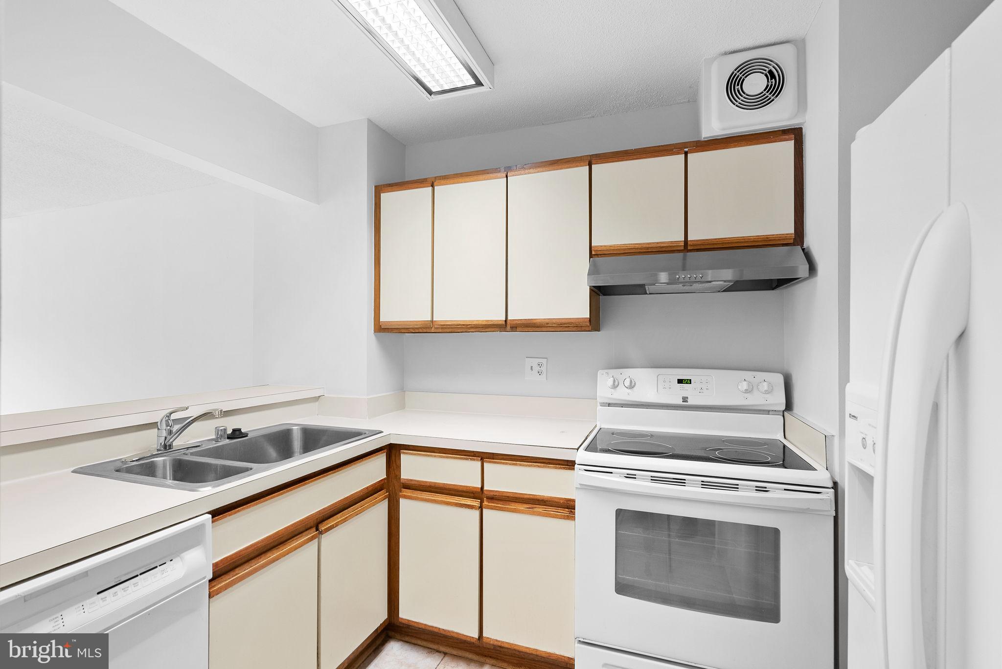 900 N Stafford St #1614