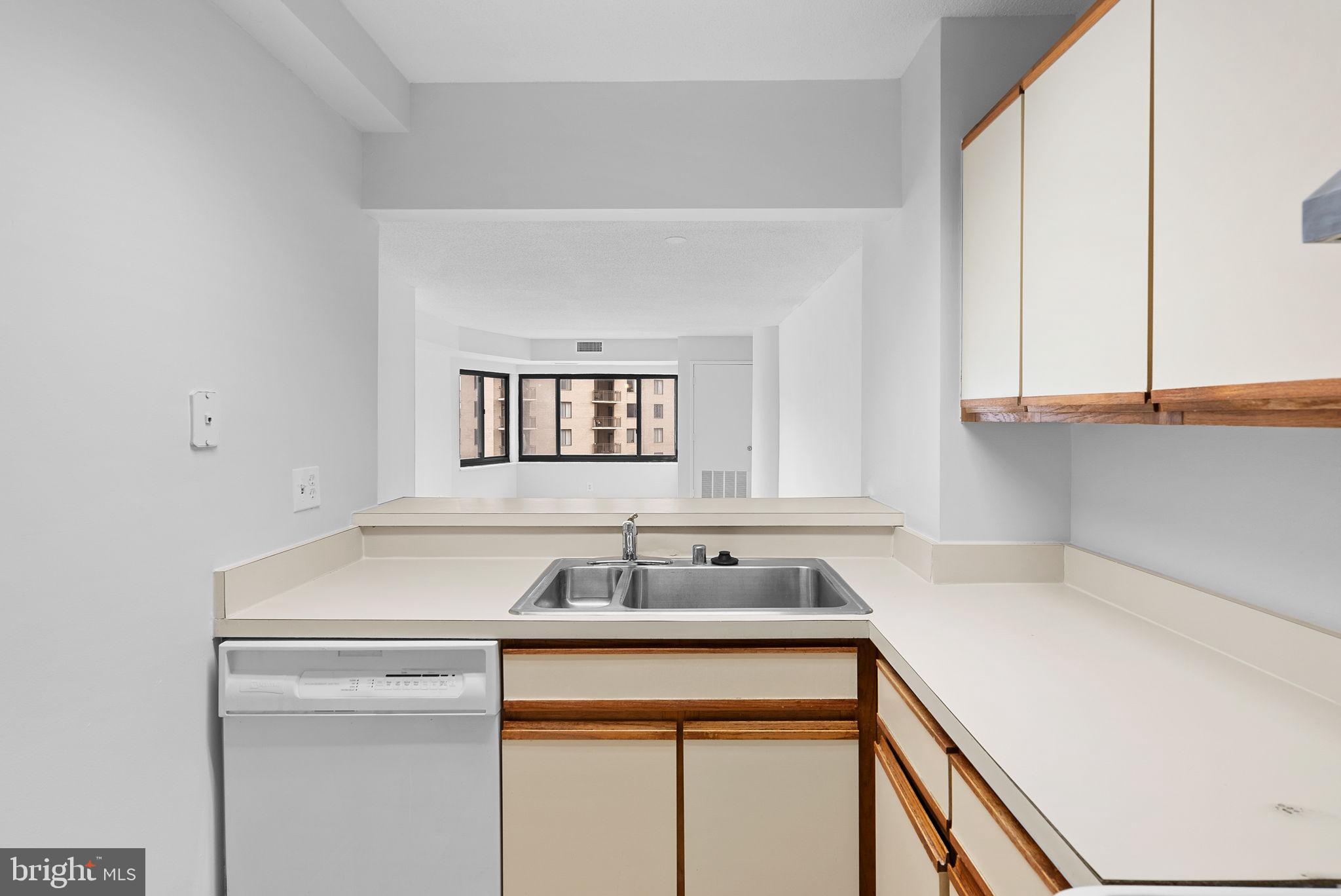 900 N Stafford St #1614