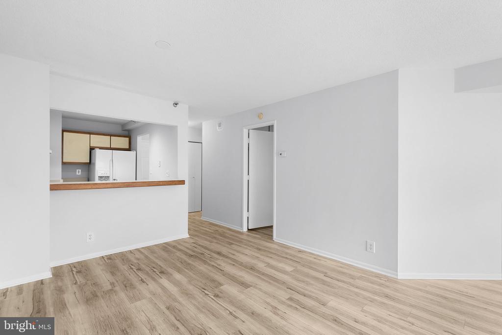 900 N Stafford St #1614