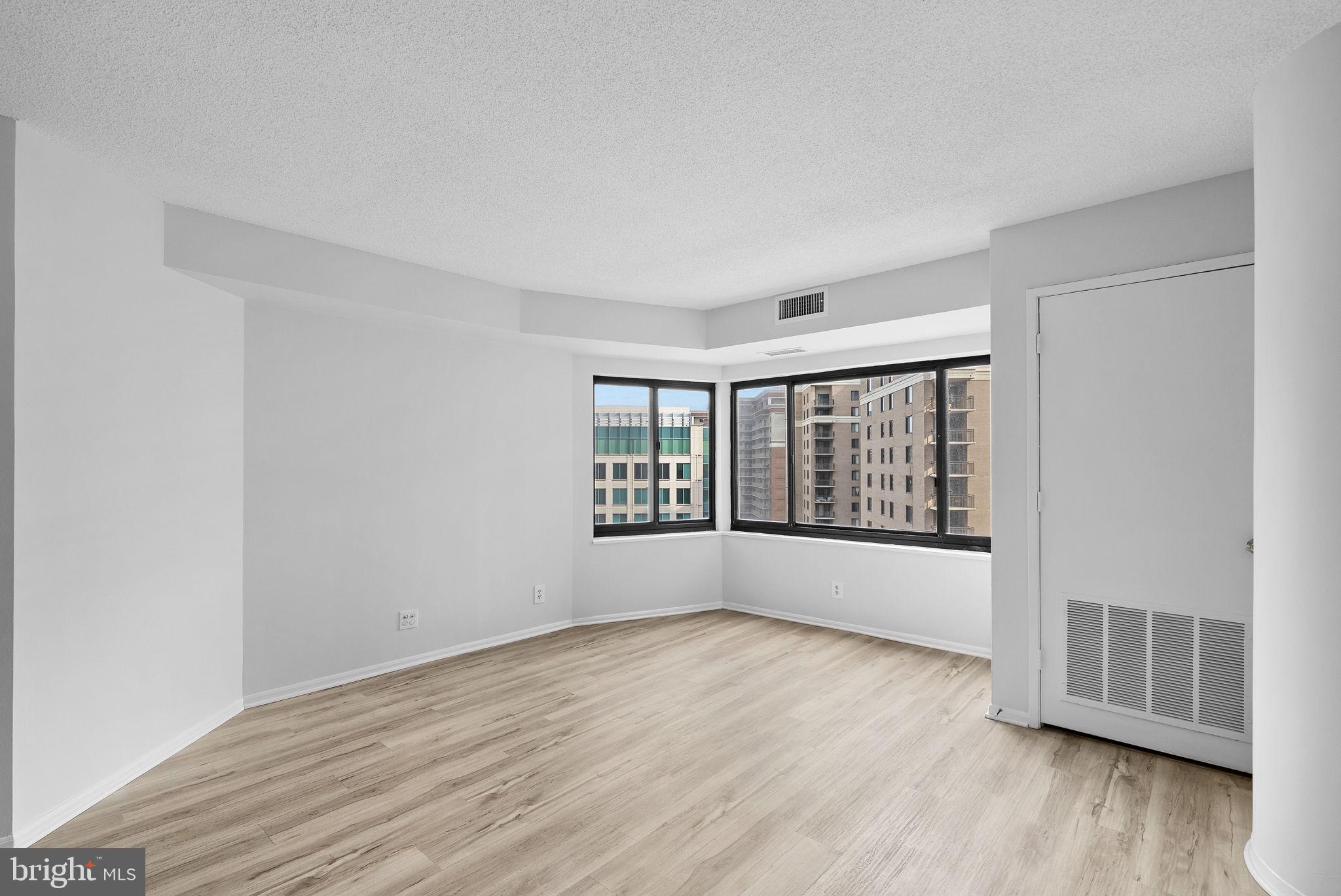 900 N Stafford St #1614