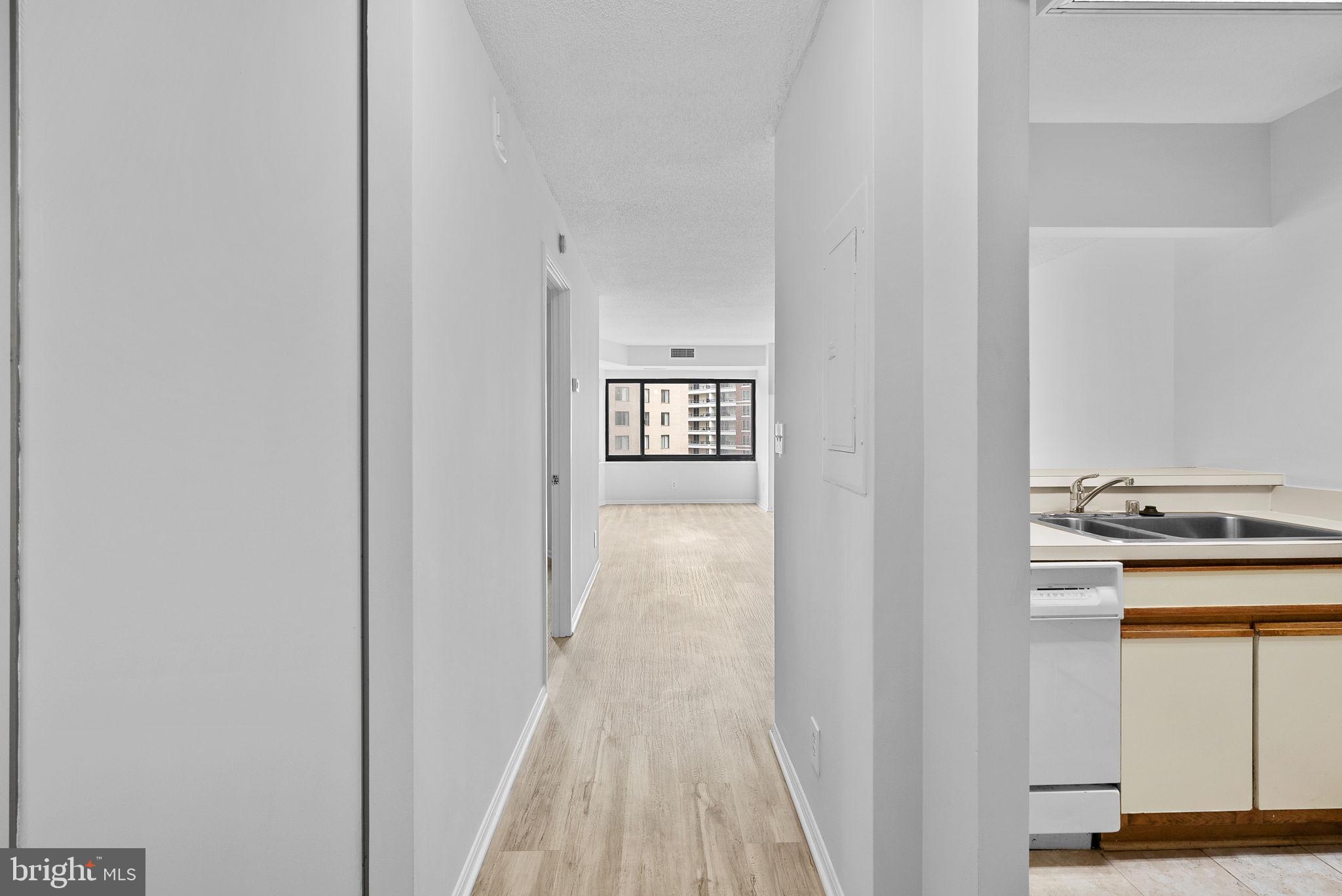 900 N Stafford St #1614