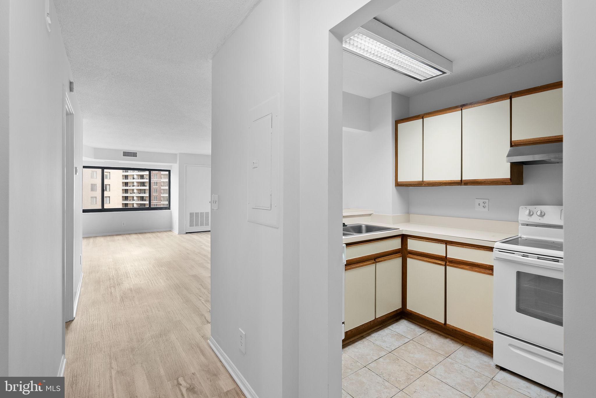 900 N Stafford St #1614