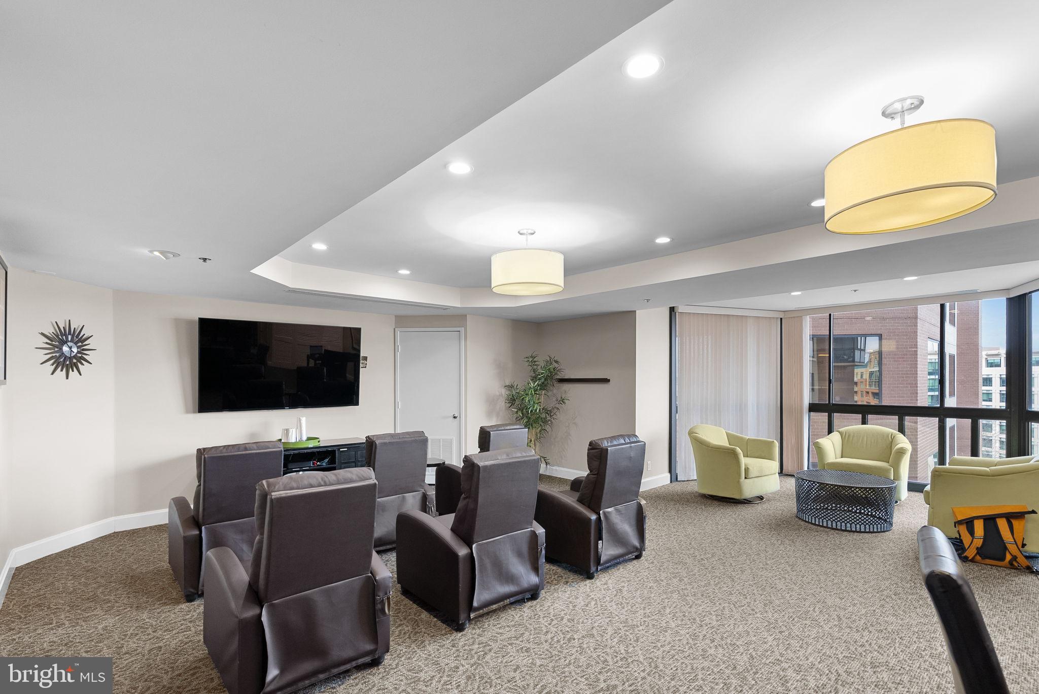 900 N Stafford St #1614