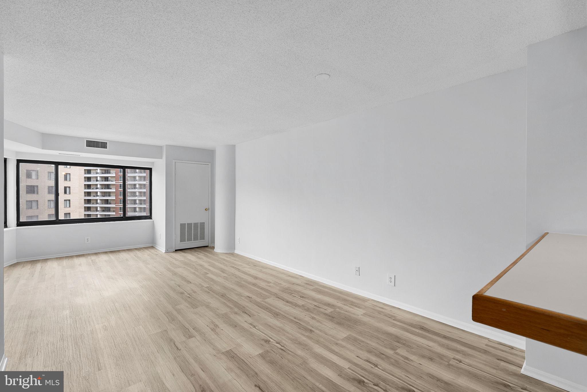 900 N Stafford St #1614