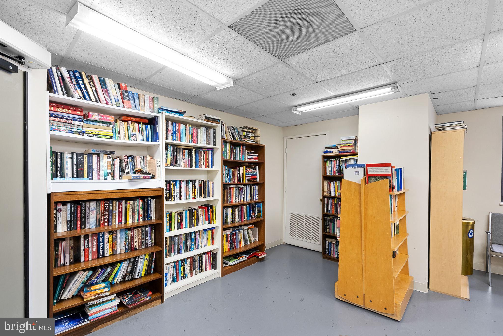 900 N Stafford St #1614