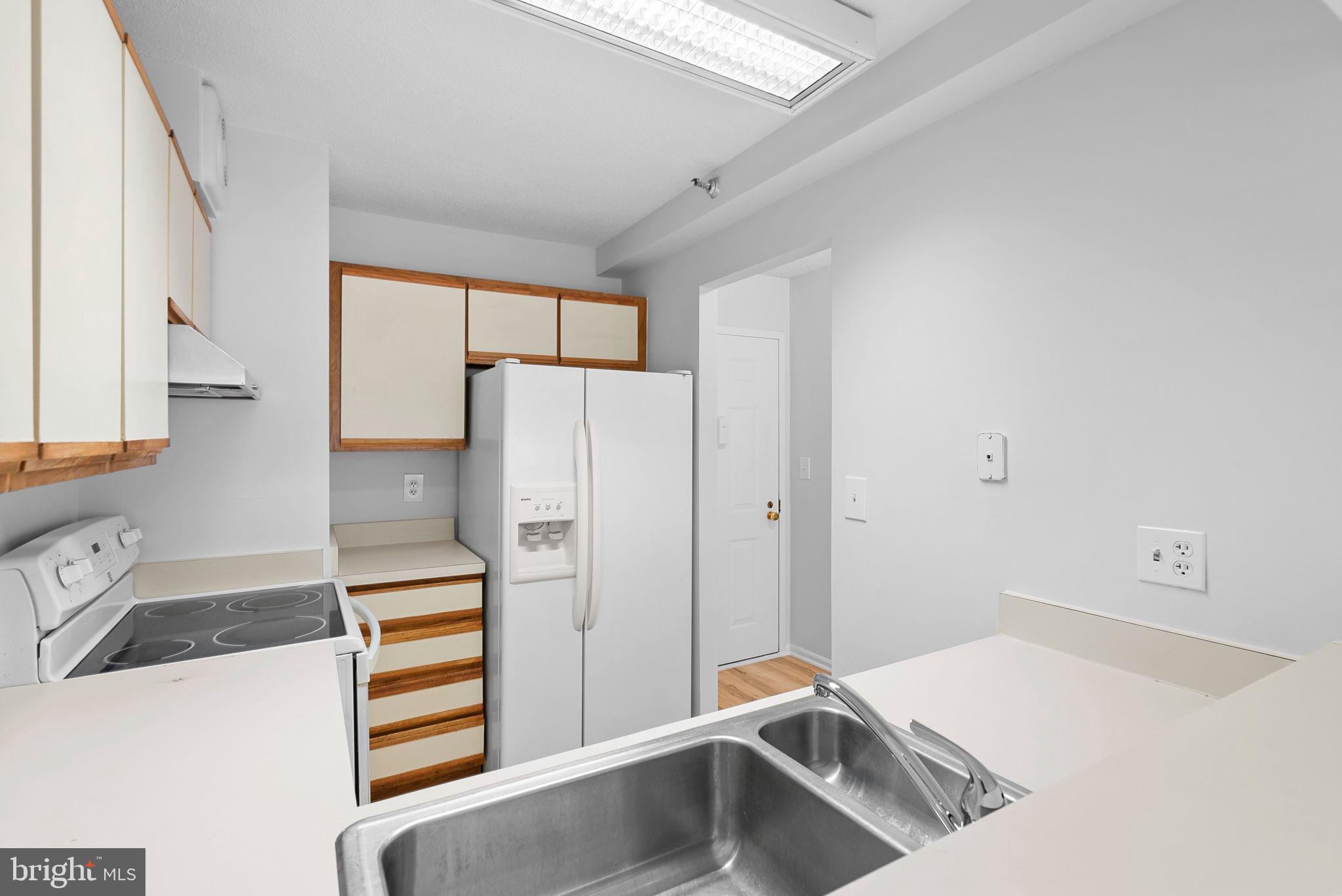 900 N Stafford St #1614