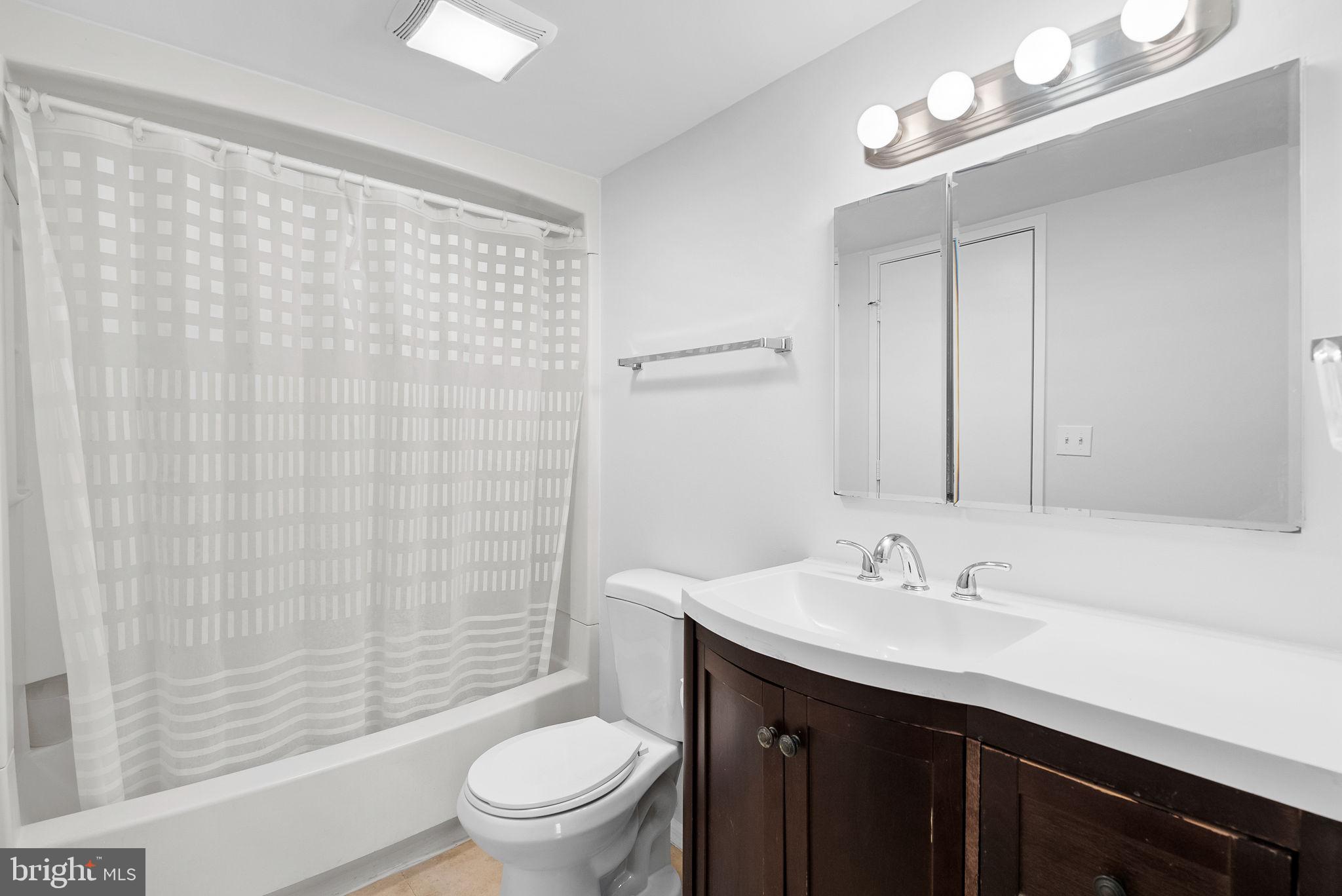 900 N Stafford St #1614