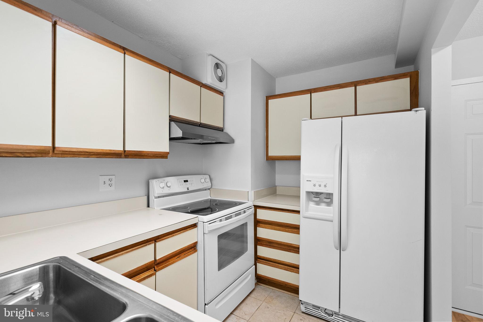 900 N Stafford St #1614