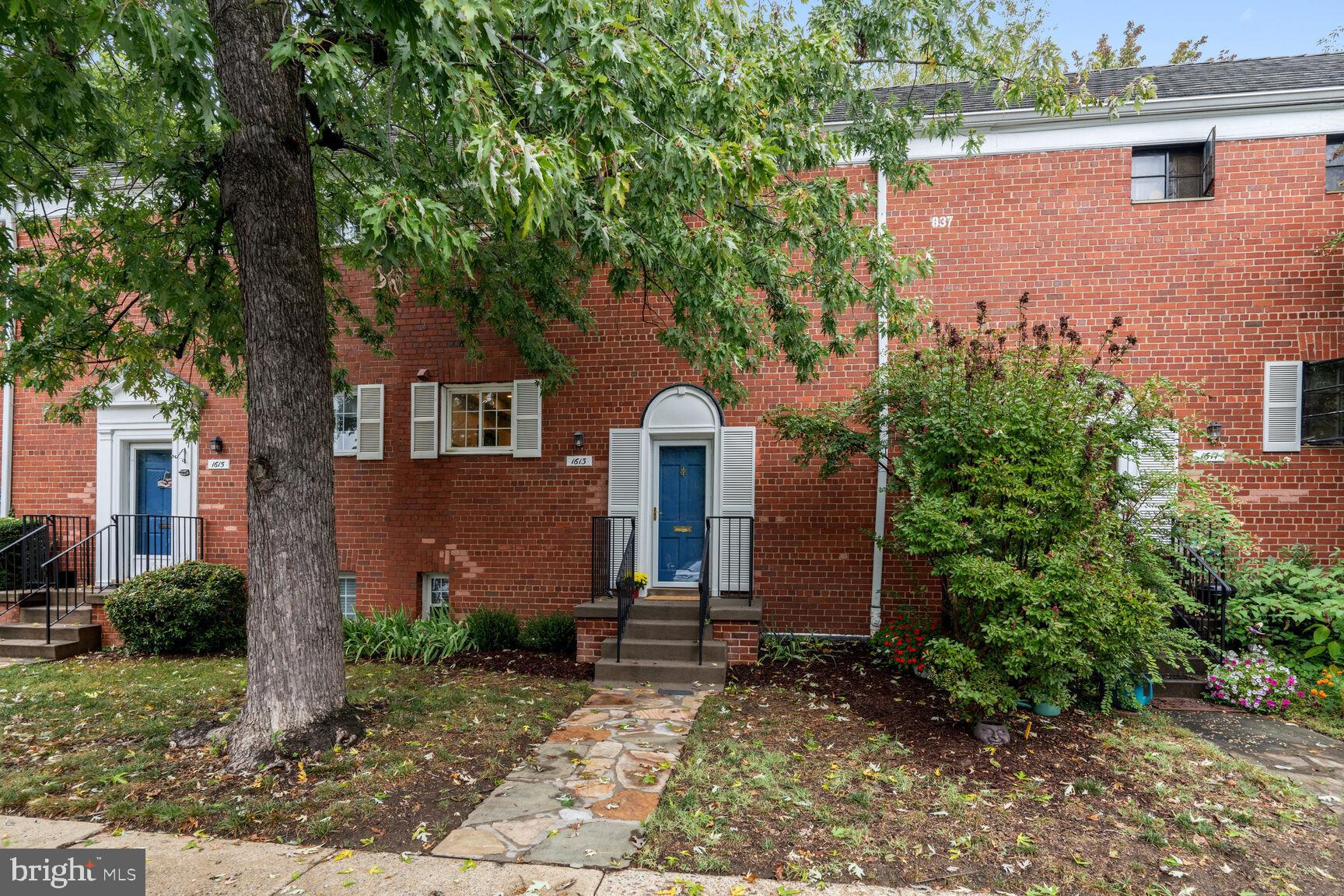 1613 Ripon Pl